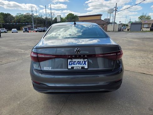 Used 2025 Volkswagen Jetta Sport image 5