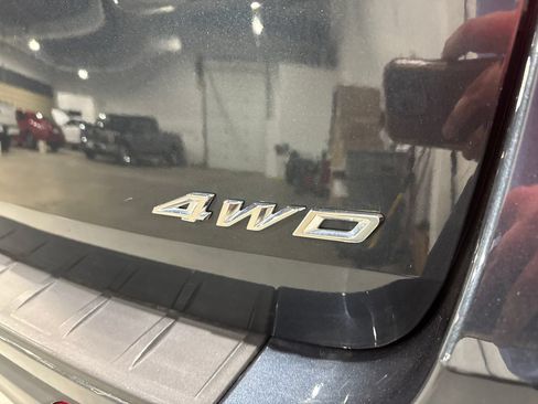 Used 2022 Ford Explorer XLT AWD/4WD image 33