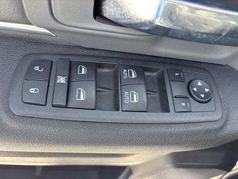 Used 2022 RAM 1500 Classic SLT AWD/4WD image 18