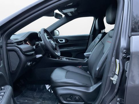 Used 2024 Jeep Compass Trailhawk w/ Trailhawk Convenience Group image 9