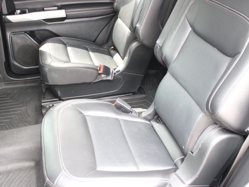 Used 2024 Ford Explorer Limited AWD/4WD image 17