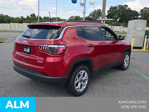 Used 2025 Jeep Compass Latitude AWD/4WD image 13