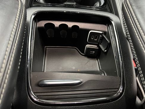 Used 2025 Chrysler Pacifica Limited image 51