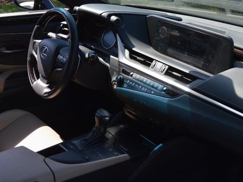 Used 2019 Lexus ES 350 w/ Premium Package FWD image 36