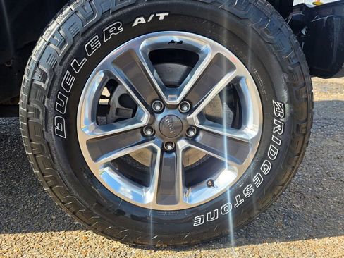 Used 2018 Jeep Wrangler Unlimited Sahara AWD/4WD image 12