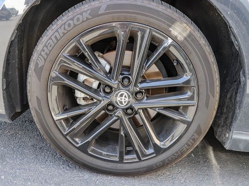 Used 2025 Toyota Camry SE w/ Convenience Package image 16