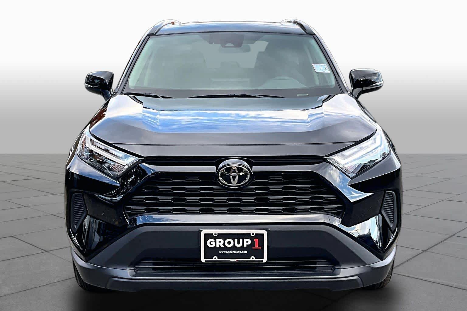 Used 2025 Toyota RAV4 XLE w/ Convenience Package AWD/4WD image 4