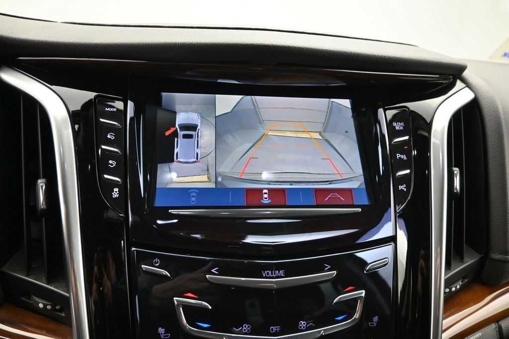 Used 2020 Cadillac Escalade 2WD image 11