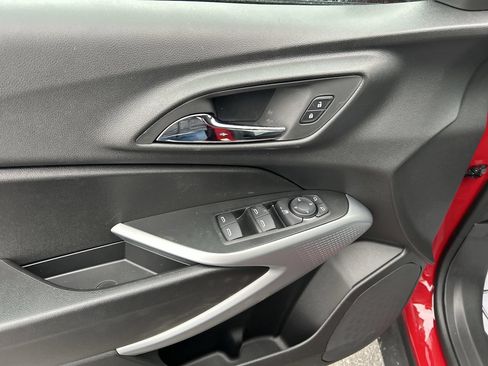 New 2026 Chevrolet Trax LS w/ LS Convenience Package FWD image 19