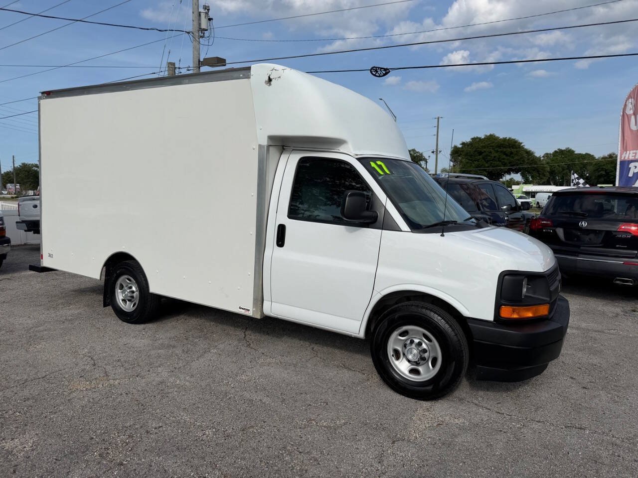 Used 2017 Chevrolet Express 3500 RWD image 3