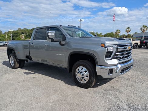 New 2026 Chevrolet Silverado 3500 LTZ w/ LTZ Convenience Package AWD/4WD image 2