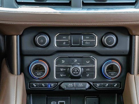 Used 2023 Chevrolet Tahoe High Country w/ Advanced Technology Package image 13