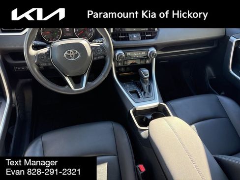 Used 2020 Toyota RAV4 XLE Premium image 17