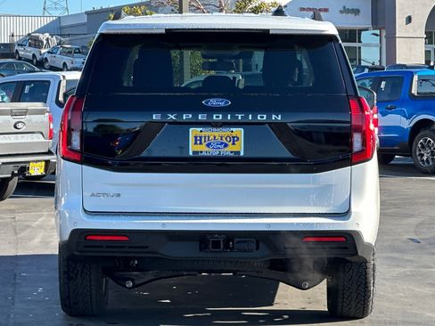 New 2026 Ford Expedition Active image 5