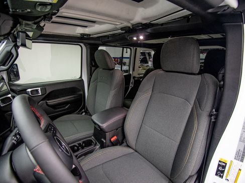Used 2024 Jeep Wrangler Unlimited Rubicon AWD/4WD image 12