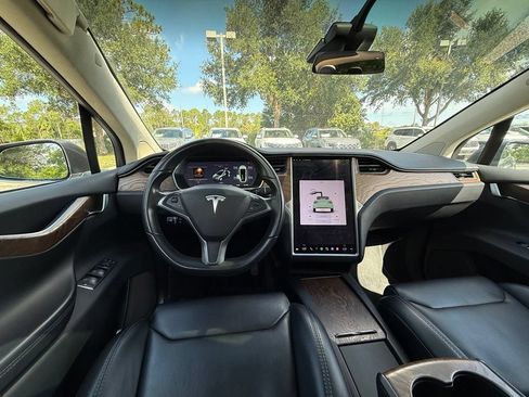Used 2018 Tesla Model X 75D AWD/4WD image 19