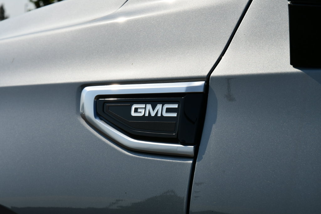Used 2024 GMC Yukon XL Denali AWD/4WD image 15