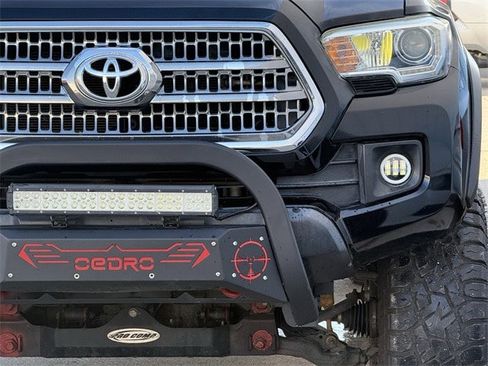 Used 2016 Toyota Tacoma TRD Off-Road image 7
