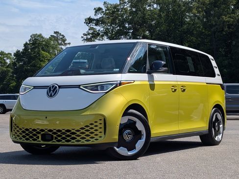 Used 2025 Volkswagen ID. Buzz Pro S Plus RWD image 4