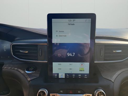 Used 2020 Ford Explorer Platinum w/ Premium Technology Package image 19