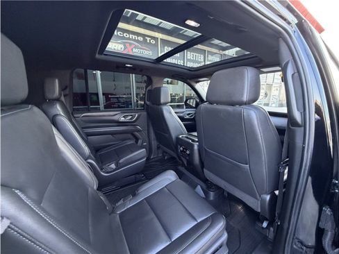 Used 2021 Chevrolet Suburban LT RWD image 28