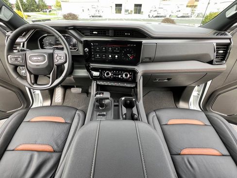 Used 2024 GMC Sierra 1500 AT4 image 4