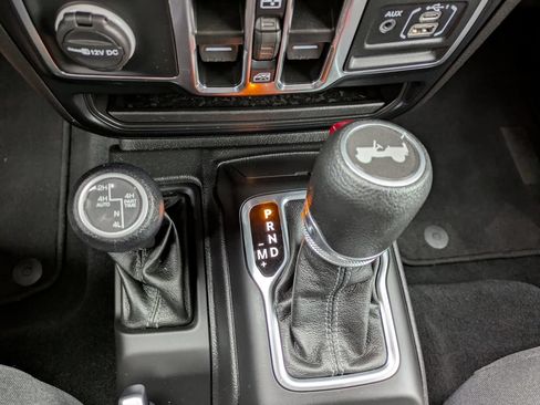 Used 2024 Jeep Wrangler Unlimited Sahara AWD/4WD image 19
