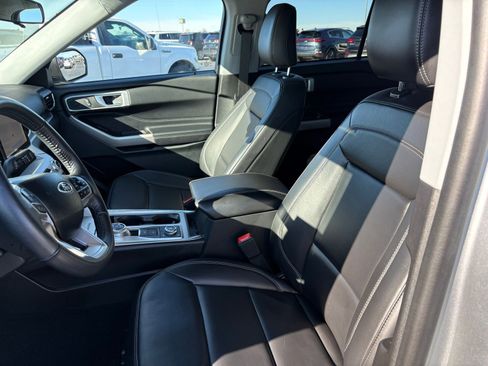 Used 2023 Ford Explorer XLT w/ Equipment Group 202A image 16