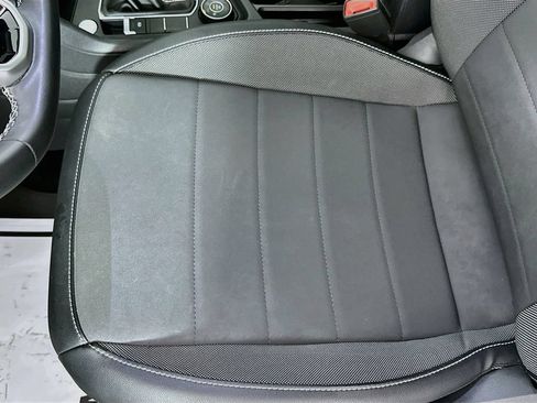 Used 2022 Volkswagen Taos SE w/ Panoramic Sunroof Package FWD image 20