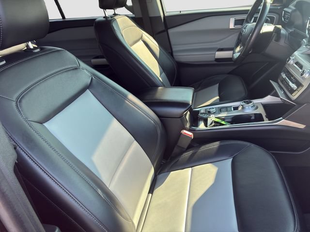 Used 2022 Ford Explorer XLT w/ Equipment Group 202A AWD/4WD image 9