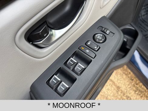 Used 2023 Honda Pilot Touring image 11