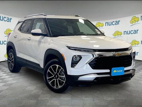 Used 2025 Chevrolet TrailBlazer LT AWD/4WD image 1