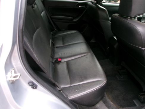 Used 2015 Subaru Forester 2.5i Limited AWD/4WD image 10