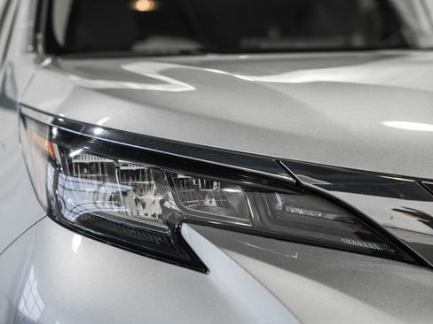 Used 2023 Toyota Sienna LE image 11