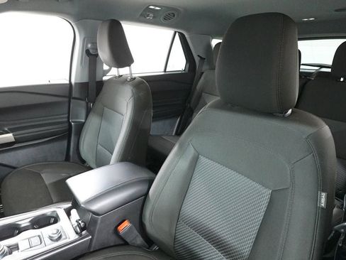 Certified 2024 Ford Explorer XLT image 12