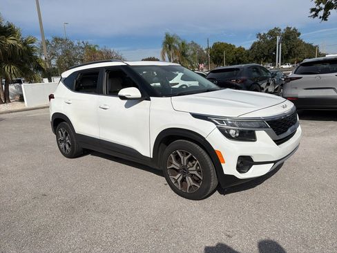 Used 2022 Kia Seltos EX image 3