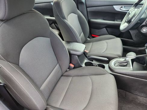 Certified 2023 Kia Forte LXS w/ LXS Technology Package FWD image 17
