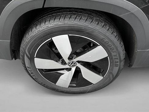Used 2025 Volkswagen Taos S AWD/4WD image 9
