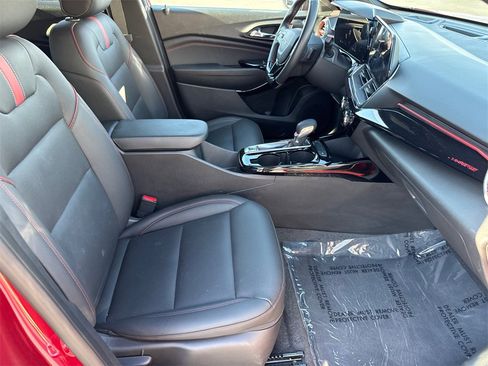 Used 2025 Chevrolet Trax RS image 24