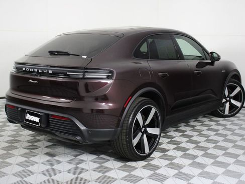 Certified 2025 Porsche Macan Electric RWD image 7