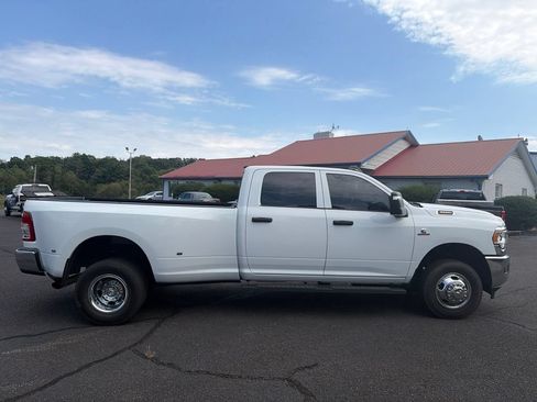 Used 2024 RAM 3500 Tradesman w/ Chrome Appearance Group AWD/4WD image 11