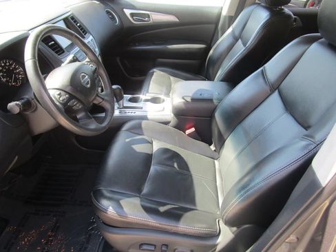Used 2017 Nissan Pathfinder SL FWD image 12