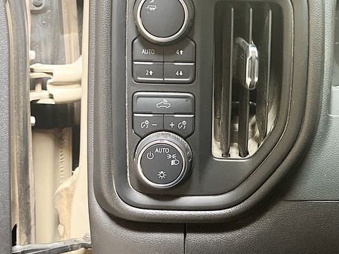 Used 2022 Chevrolet Silverado 1500 Custom Trail Boss AWD/4WD image 10