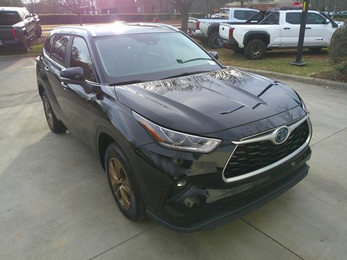 Used 2023 Toyota Highlander Bronze Edition image 5