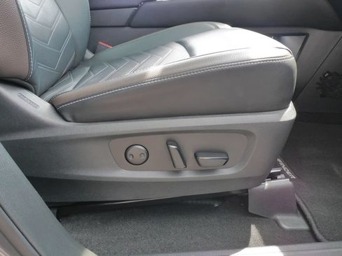 Used 2023 Nissan Pathfinder Platinum AWD/4WD image 11