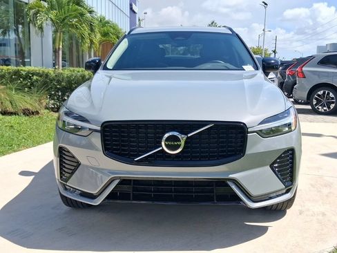 Used 2024 Volvo XC60 B5 Core AWD/4WD image 2