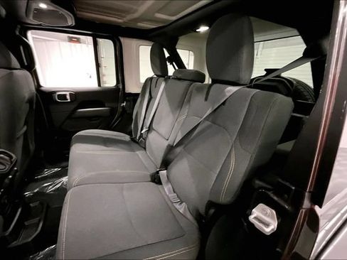 Used 2025 Jeep Wrangler Unlimited Sahara AWD/4WD image 25