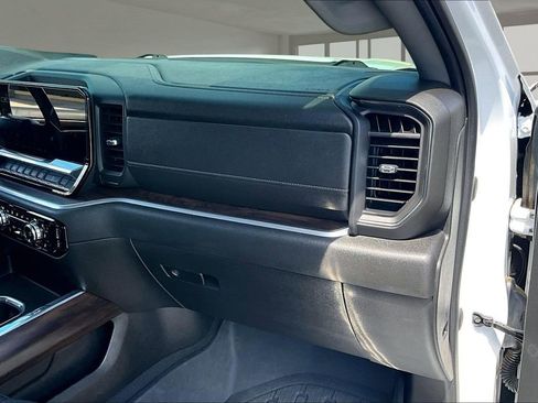 Used 2023 GMC Sierra 1500 SLT w/ SLT Premium Package AWD/4WD image 25