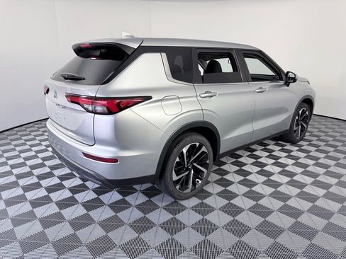 Used 2022 Mitsubishi Outlander ES image 6