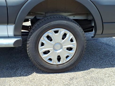 Used 2025 Ford Transit 250 Low Roof w/ Exterior Upgrade Package RWD image 5